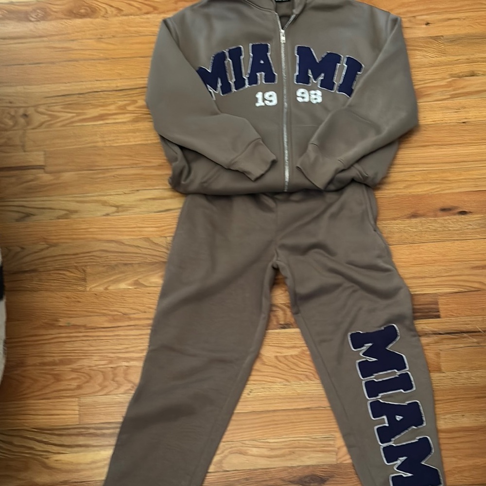 Woman size small taupe 
 MIAMI Tracksuit